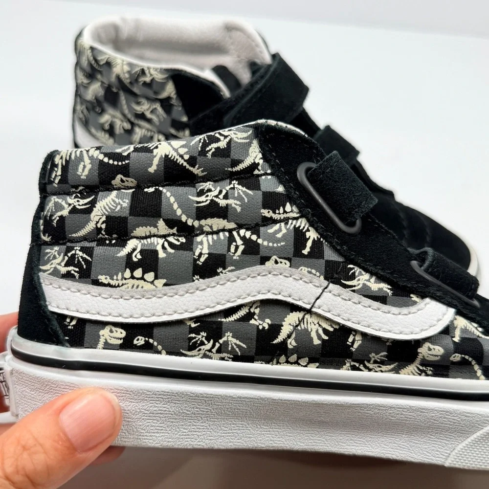 Vans Kids Size 2 Dinosaur Skeleton Vans SKate Glow In The Dark shoes Sneakers